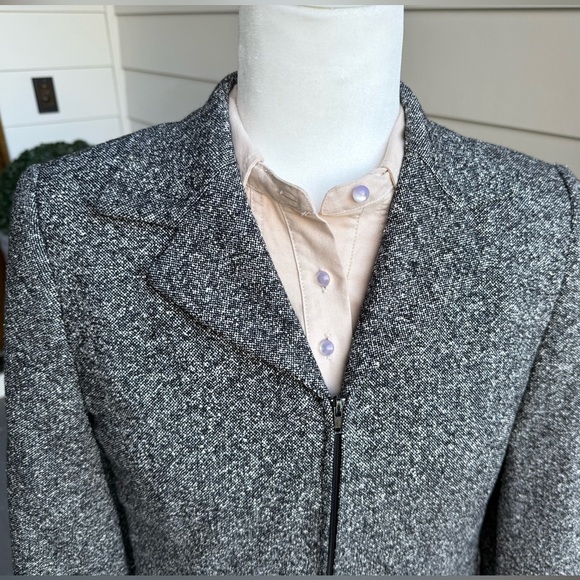 Talbots Silk & Wool Blazer Jacket Italian Fabric, Lined Size 4 - Picture 4 of 13